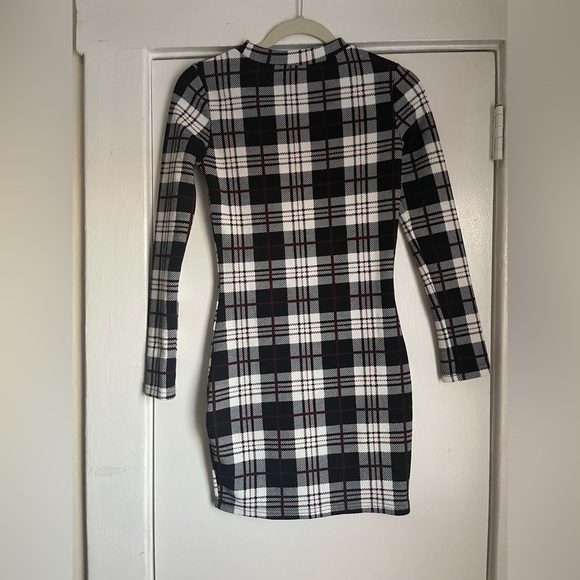 Grey, red and white plaid long sleeve mini dress size medium - Picture 4 of 6